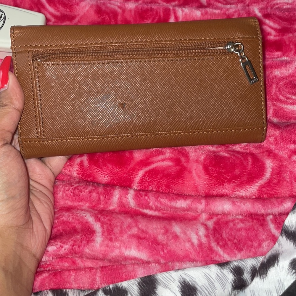 GUESS Wallet - Picture 2 of 4